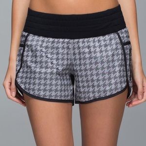 Lululemon tracker shorts